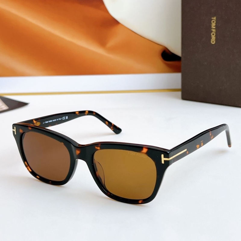 TOM FORD